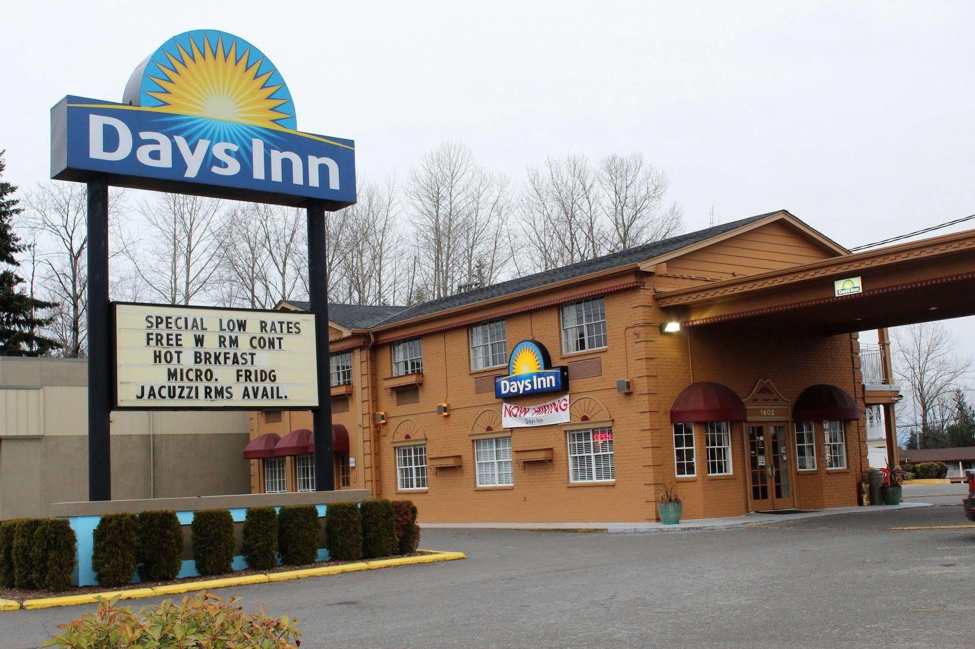 Days Inn By Wyndham Everett Exterior foto